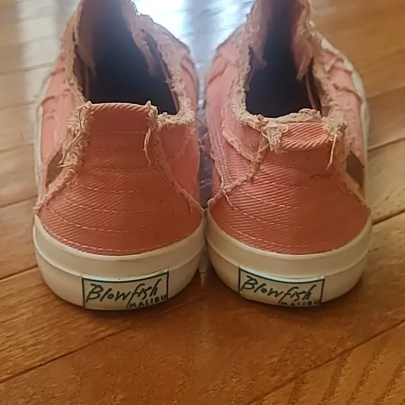 🩷Blowfish Sneakers - Picture 3 of 4